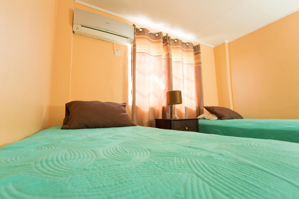 Cozy Accommodations - Dorchester City Line Kingston Extérieur photo